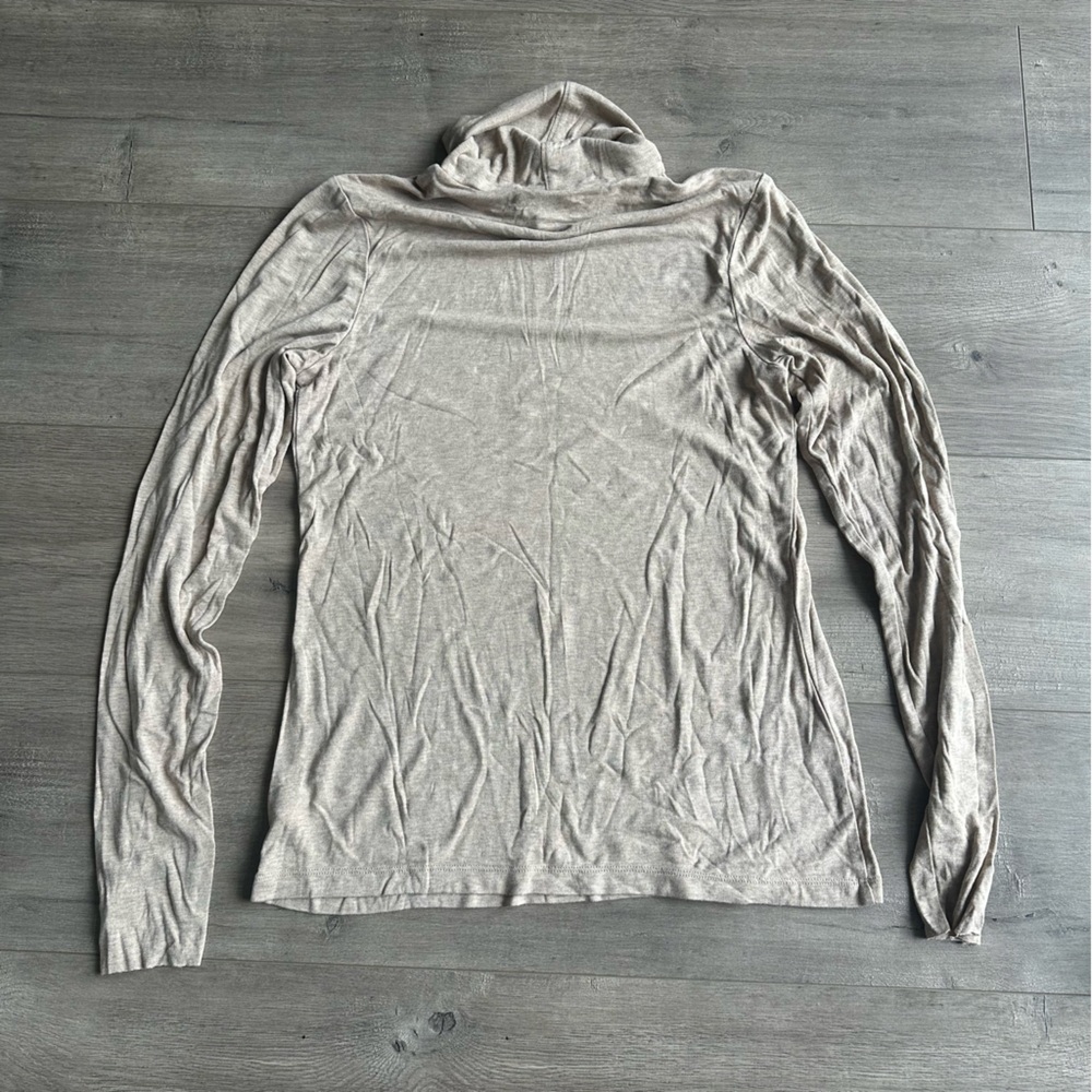 Euc Universal Thread Long Sleeve Featherweight Tu… - image 5